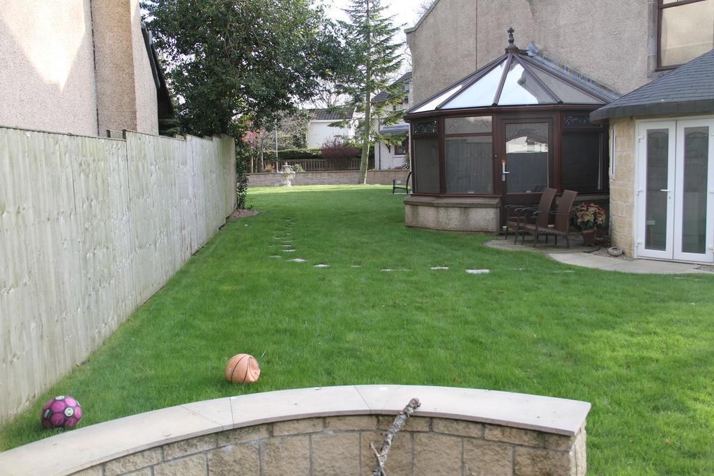 Casa vacanze Amazing 4 Bed Scottish Baronial Style House Westhill